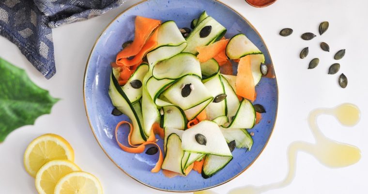 Salade crue, tagliatelles de courgettes & carottes