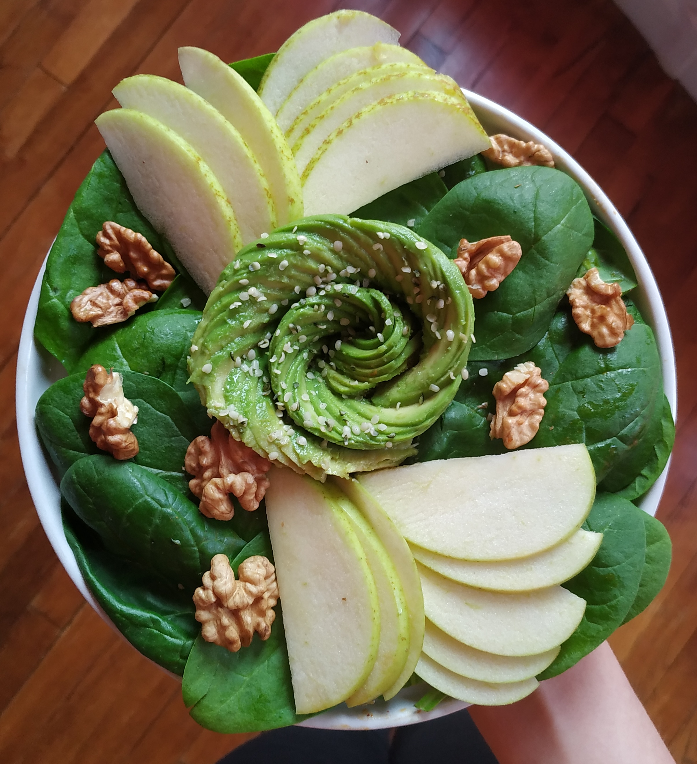 Salade pommes, épinards, avocat, chanvre